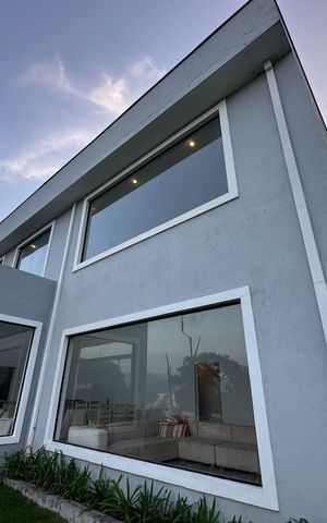 Casa à venda com 2967m², 3 quartos e 4 vagas Casa à venda com 2967m², 3 quartos e 4 vagasFachada