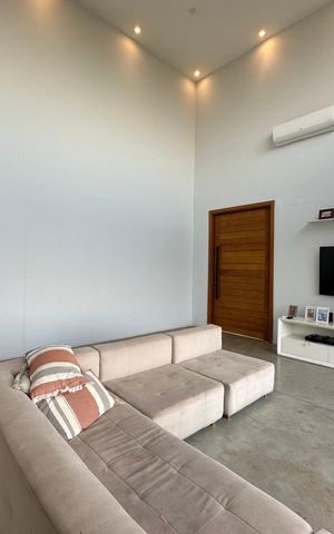 Casa à venda com 2967m², 3 quartos e 4 vagas Casa à venda com 2967m², 3 quartos e 4 vagasSala