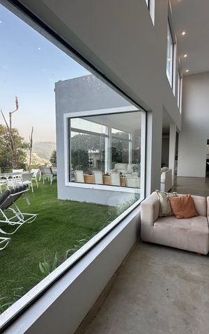 Casa à venda com 2967m², 3 quartos e 4 vagas Casa à venda com 2967m², 3 quartos e 4 vagasSala
