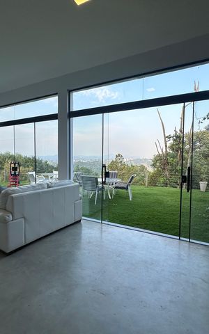 Casa à venda com 2967m², 3 quartos e 4 vagas Casa à venda com 2967m², 3 quartos e 4 vagasSala
