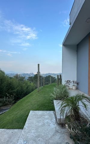 Casa à venda com 2967m², 3 quartos e 4 vagas Casa à venda com 2967m², 3 quartos e 4 vagasFachada