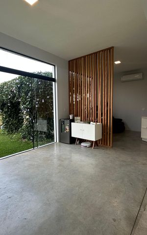 Casa à venda com 2967m², 3 quartos e 4 vagas Casa à venda com 2967m², 3 quartos e 4 vagasSala