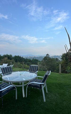 Casa à venda com 2967m², 3 quartos e 4 vagas Casa à venda com 2967m², 3 quartos e 4 vagasVaranda