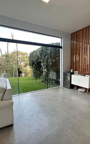 Casa à venda com 2967m², 3 quartos e 4 vagas Casa à venda com 2967m², 3 quartos e 4 vagasSala