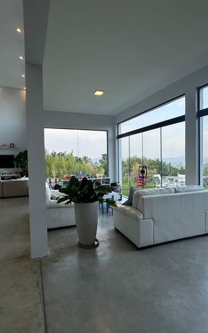 Casa à venda com 2967m², 3 quartos e 4 vagas Casa à venda com 2967m², 3 quartos e 4 vagasSala