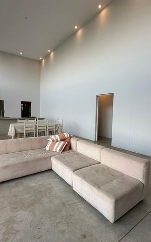 Casa à venda com 2967m², 3 quartos e 4 vagas Casa à venda com 2967m², 3 quartos e 4 vagasSala