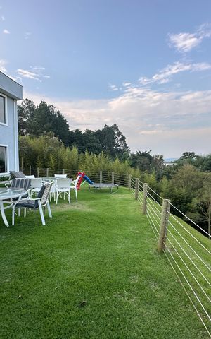 Casa à venda com 2967m², 3 quartos e 4 vagas Casa à venda com 2967m², 3 quartos e 4 vagasVaranda