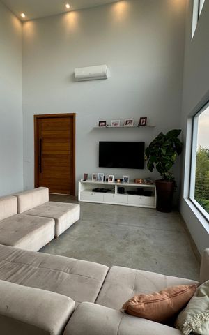 Casa à venda com 2967m², 3 quartos e 4 vagas Casa à venda com 2967m², 3 quartos e 4 vagasSala