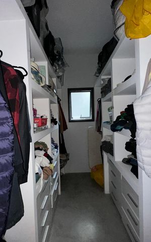 Casa à venda com 2967m², 3 quartos e 4 vagas Casa à venda com 2967m², 3 quartos e 4 vagasCloset da suíte