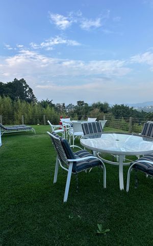 Casa à venda com 2967m², 3 quartos e 4 vagas Casa à venda com 2967m², 3 quartos e 4 vagasVaranda