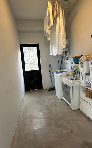 Casa à venda com 2967m², 3 quartos e 4 vagas Casa à venda com 2967m², 3 quartos e 4 vagasÁrea de Serviço