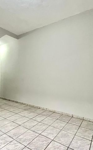 Casa para alugar com 80m², 2 quartos e sem vaga Casa para alugar com 80m², 2 quartos e sem vagaSala