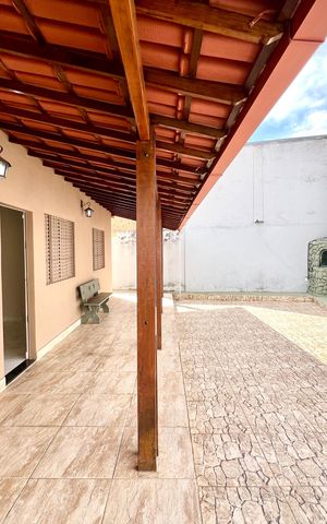 Casa para alugar com 490m², 4 quartos e 3 vagas Casa para alugar com 490m², 4 quartos e 3 vagasVaranda