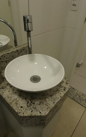 Apartamento à venda com 63m², 2 quartos e 1 vagaBanheiro Social - Pia