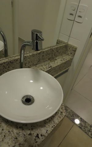 Apartamento à venda com 63m², 2 quartos e 1 vagaBanheiro da Suíte - Pia