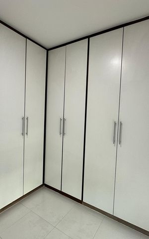 Casa de condomínio para alugar com 348m², 4 quartos e 6 vagas Casa de condomínio para alugar com 348m², 4 quartos e 6 vagasCloset da suíte 2
