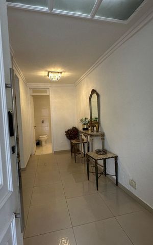 Casa de condomínio para alugar com 348m², 4 quartos e 6 vagas Casa de condomínio para alugar com 348m², 4 quartos e 6 vagasHall de entrada