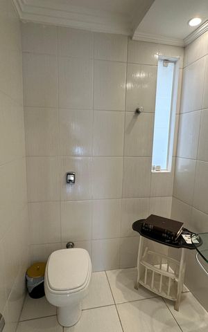 Casa de condomínio para alugar com 348m², 4 quartos e 6 vagas Casa de condomínio para alugar com 348m², 4 quartos e 6 vagasLavabo
