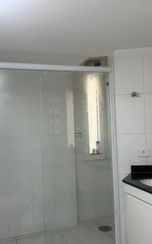 Casa de condomínio para alugar com 348m², 4 quartos e 6 vagas Casa de condomínio para alugar com 348m², 4 quartos e 6 vagasBanheiro da Suíte 3