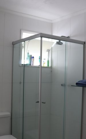 Casa de condomínio para alugar com 348m², 4 quartos e 6 vagas Casa de condomínio para alugar com 348m², 4 quartos e 6 vagasBanheiro da Suíte 2
