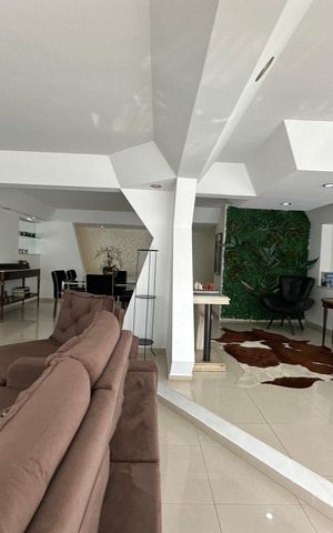 Casa de condomínio para alugar com 348m², 4 quartos e 6 vagas Casa de condomínio para alugar com 348m², 4 quartos e 6 vagasSala