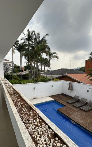Casa de condomínio para alugar com 348m², 4 quartos e 6 vagas Casa de condomínio para alugar com 348m², 4 quartos e 6 vagasVaranda