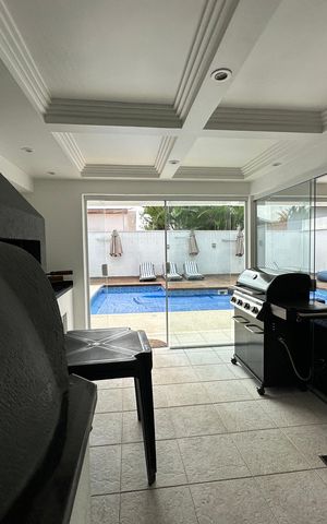 Casa de condomínio para alugar com 348m², 4 quartos e 6 vagas Casa de condomínio para alugar com 348m², 4 quartos e 6 vagasChurrasqueira