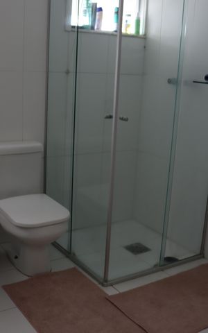 Casa de condomínio para alugar com 348m², 4 quartos e 6 vagas Casa de condomínio para alugar com 348m², 4 quartos e 6 vagasBanheiro da Suíte 2