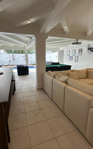 Casa de condomínio para alugar com 348m², 4 quartos e 6 vagas Casa de condomínio para alugar com 348m², 4 quartos e 6 vagasÁrea comum