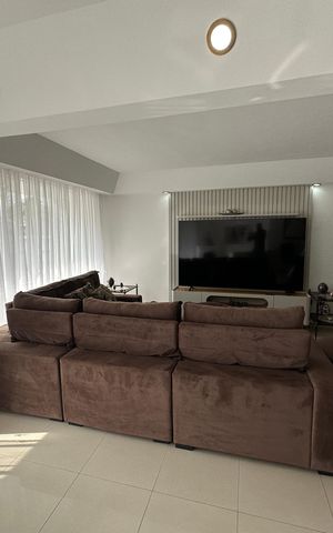 Casa de condomínio para alugar com 348m², 4 quartos e 6 vagas Casa de condomínio para alugar com 348m², 4 quartos e 6 vagasSala