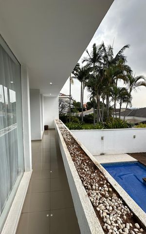 Casa de condomínio para alugar com 348m², 4 quartos e 6 vagas Casa de condomínio para alugar com 348m², 4 quartos e 6 vagasVaranda