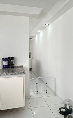 Casa de condomínio para alugar com 348m², 4 quartos e 6 vagas Casa de condomínio para alugar com 348m², 4 quartos e 6 vagasCozinha