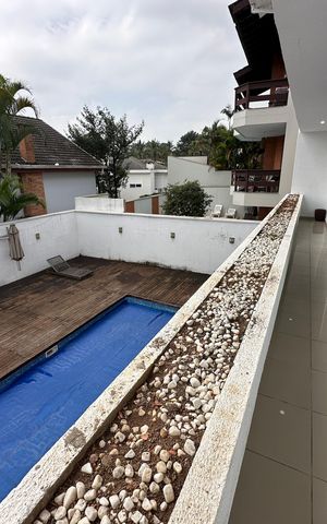 Casa de condomínio para alugar com 348m², 4 quartos e 6 vagas Casa de condomínio para alugar com 348m², 4 quartos e 6 vagasVaranda