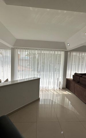Casa de condomínio para alugar com 348m², 4 quartos e 6 vagas Casa de condomínio para alugar com 348m², 4 quartos e 6 vagasSala