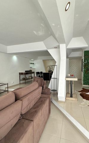 Casa de condomínio para alugar com 348m², 4 quartos e 6 vagas Casa de condomínio para alugar com 348m², 4 quartos e 6 vagasSala