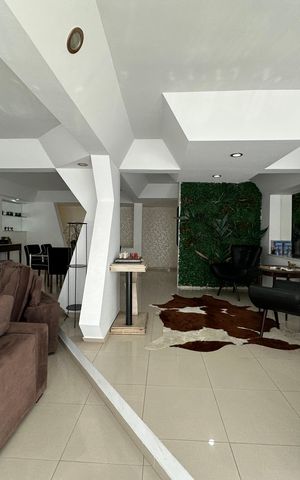 Casa de condomínio para alugar com 348m², 4 quartos e 6 vagas Casa de condomínio para alugar com 348m², 4 quartos e 6 vagasSala