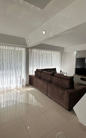 Casa de condomínio para alugar com 348m², 4 quartos e 6 vagas Casa de condomínio para alugar com 348m², 4 quartos e 6 vagasSala