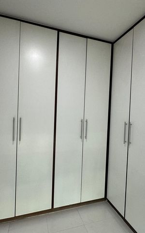 Casa de condomínio para alugar com 348m², 4 quartos e 6 vagas Casa de condomínio para alugar com 348m², 4 quartos e 6 vagasCloset da suíte 2