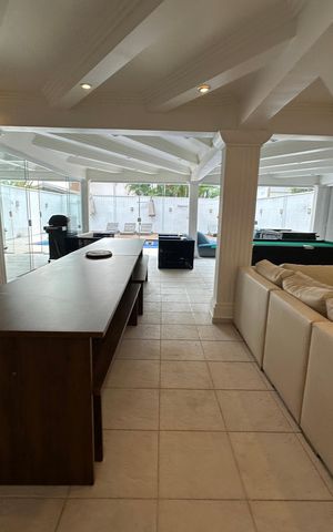 Casa de condomínio para alugar com 348m², 4 quartos e 6 vagas Casa de condomínio para alugar com 348m², 4 quartos e 6 vagasÁrea comum