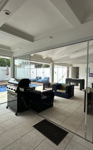 Casa de condomínio para alugar com 348m², 4 quartos e 6 vagas Casa de condomínio para alugar com 348m², 4 quartos e 6 vagasChurrasqueira