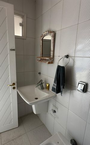 Casa de condomínio para alugar com 348m², 4 quartos e 6 vagas Casa de condomínio para alugar com 348m², 4 quartos e 6 vagasBanheiro de serviço