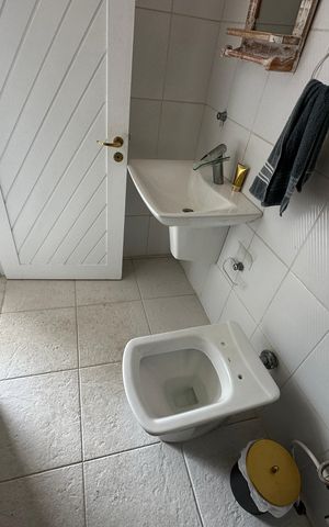 Casa de condomínio para alugar com 348m², 4 quartos e 6 vagas Casa de condomínio para alugar com 348m², 4 quartos e 6 vagasBanheiro de serviço