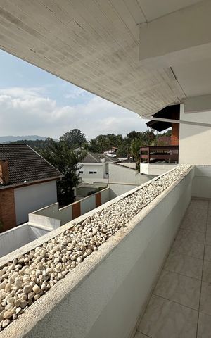 Casa de condomínio para alugar com 348m², 4 quartos e 6 vagas Casa de condomínio para alugar com 348m², 4 quartos e 6 vagasVaranda