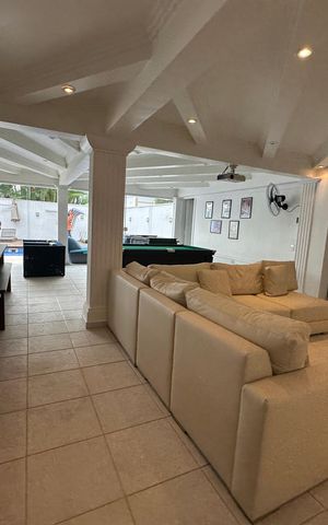 Casa de condomínio para alugar com 348m², 4 quartos e 6 vagas Casa de condomínio para alugar com 348m², 4 quartos e 6 vagasÁrea comum