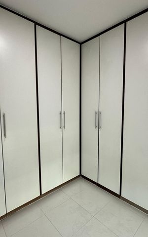 Casa de condomínio para alugar com 348m², 4 quartos e 6 vagas Casa de condomínio para alugar com 348m², 4 quartos e 6 vagasCloset da suíte 2