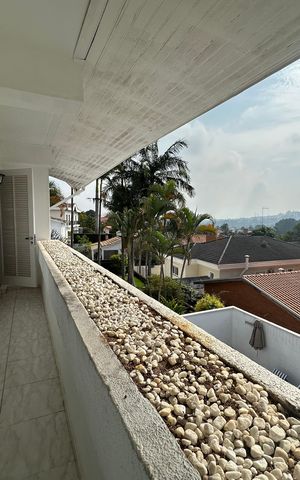 Casa de condomínio para alugar com 348m², 4 quartos e 6 vagas Casa de condomínio para alugar com 348m², 4 quartos e 6 vagasVaranda