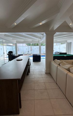 Casa de condomínio para alugar com 348m², 4 quartos e 6 vagas Casa de condomínio para alugar com 348m², 4 quartos e 6 vagasÁrea comum