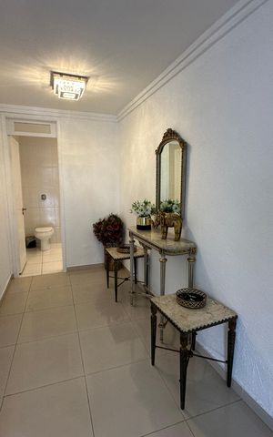 Casa de condomínio para alugar com 348m², 4 quartos e 6 vagas Casa de condomínio para alugar com 348m², 4 quartos e 6 vagasHall de entrada