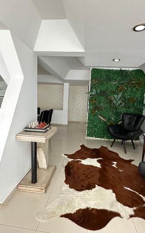 Casa de condomínio para alugar com 348m², 4 quartos e 6 vagas Casa de condomínio para alugar com 348m², 4 quartos e 6 vagasSala