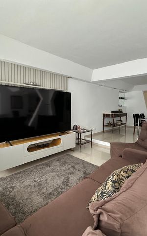 Casa de condomínio para alugar com 348m², 4 quartos e 6 vagas Casa de condomínio para alugar com 348m², 4 quartos e 6 vagasSala